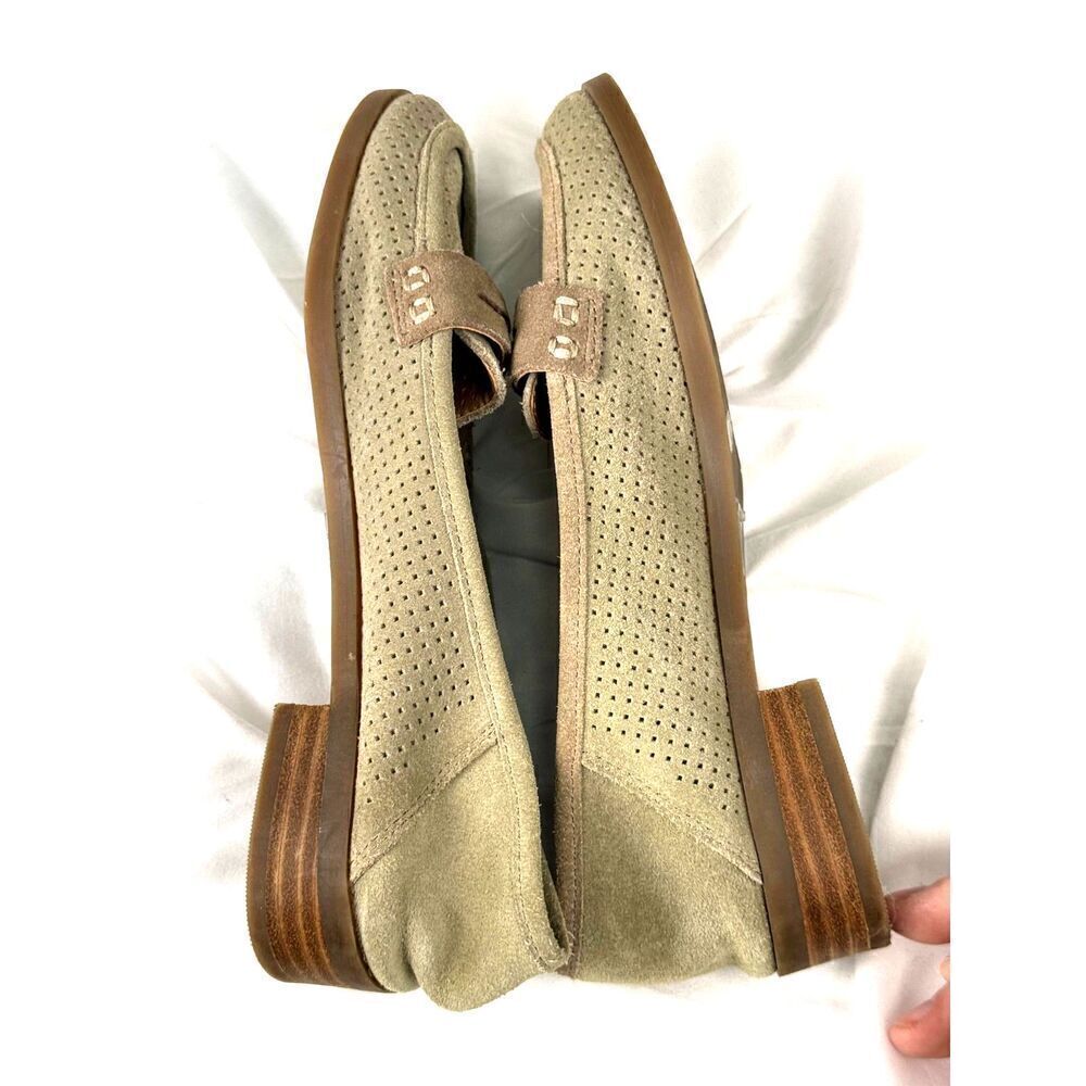 NWOB Lucky Brand Perforated Penny Loafers Beige Size 6 / See Description - Picture 4 of 10